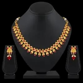 Pearl-lined Necklace